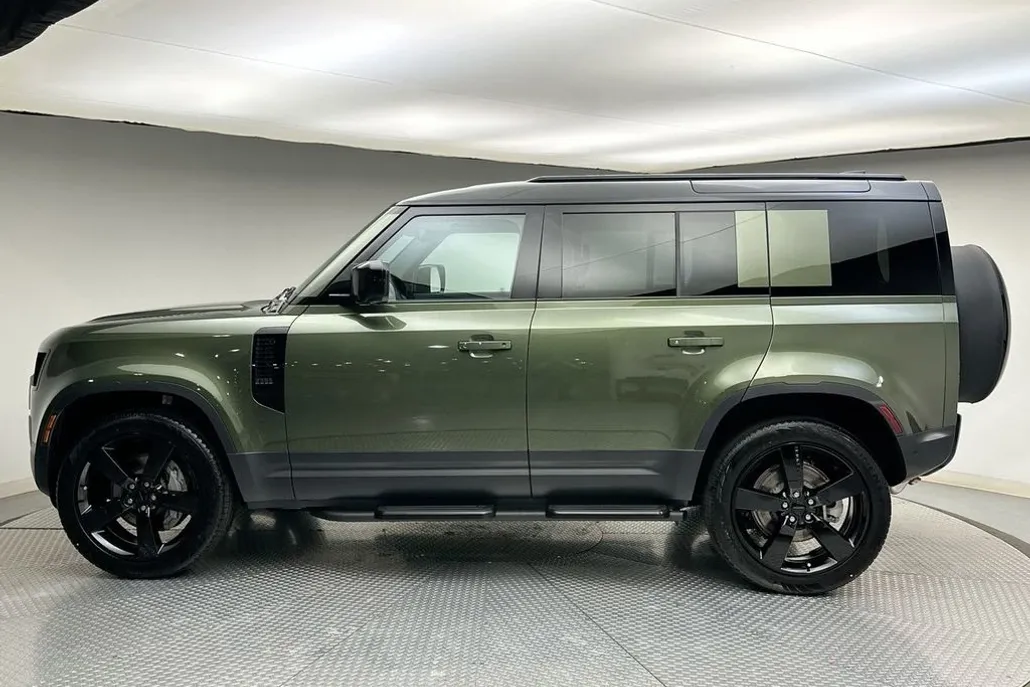 2026 Land Rover Defender 110 photo 1