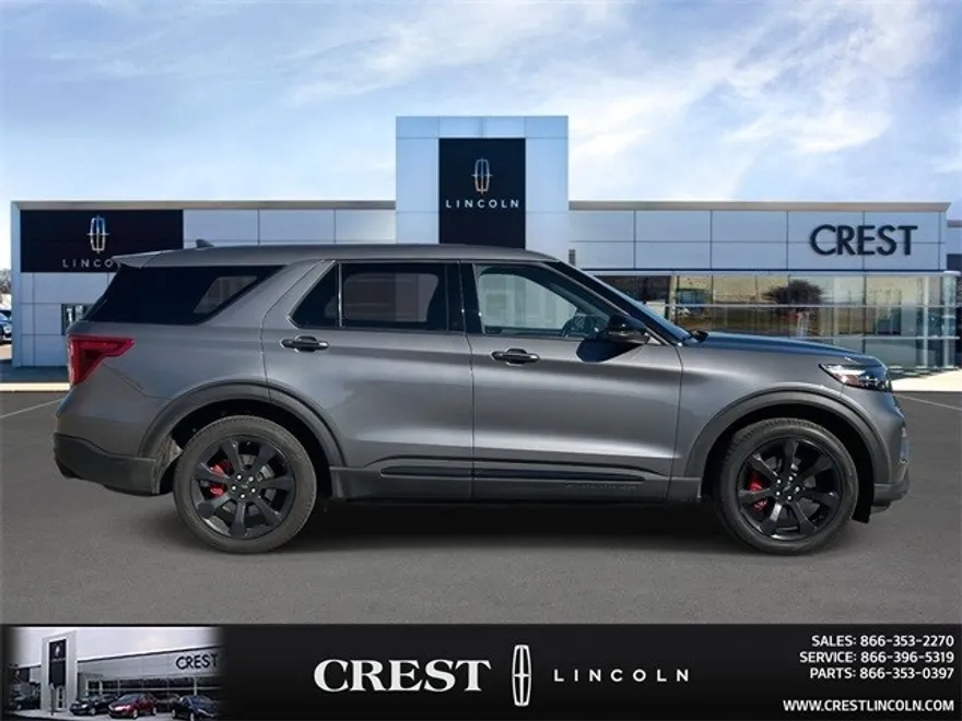 2022 Ford Explorer ST photo 1