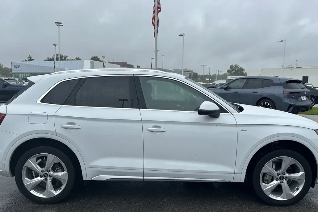 2023 Audi Q5 S line Premium Plus photo 1