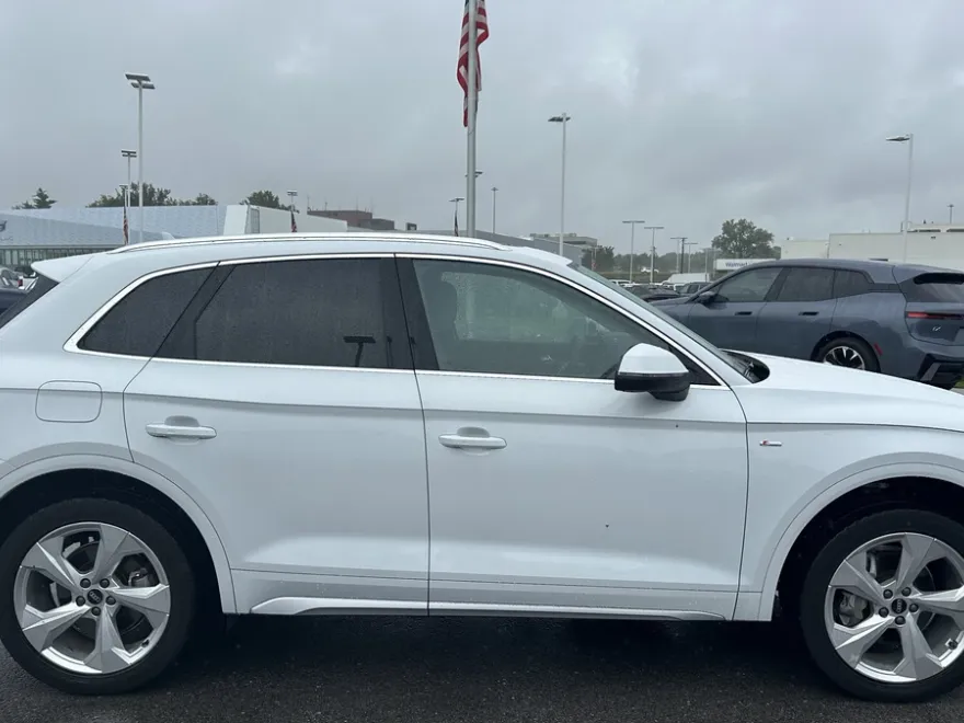 2023 Audi Q5 S line Premium Plus photo 1
