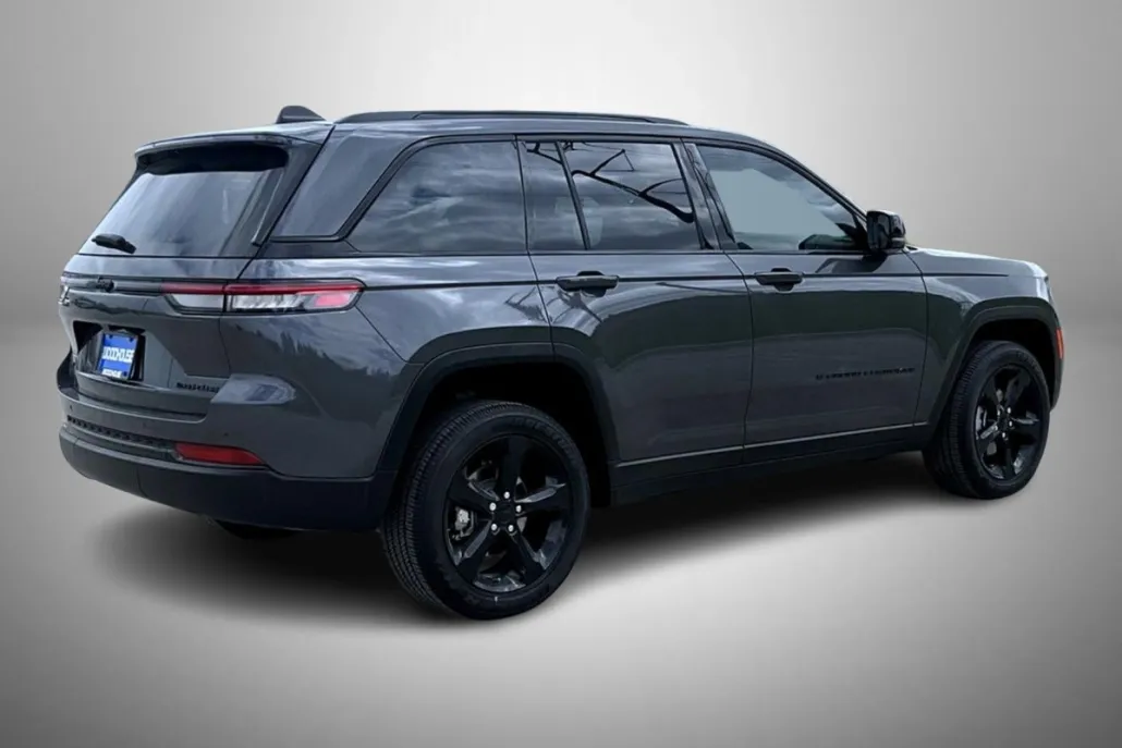 2024 Jeep Grand Cherokee Altitude photo 1
