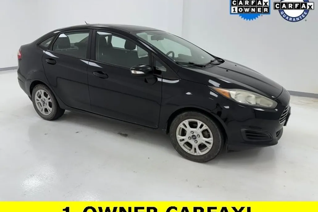 2016 Ford Fiesta SE photo 1