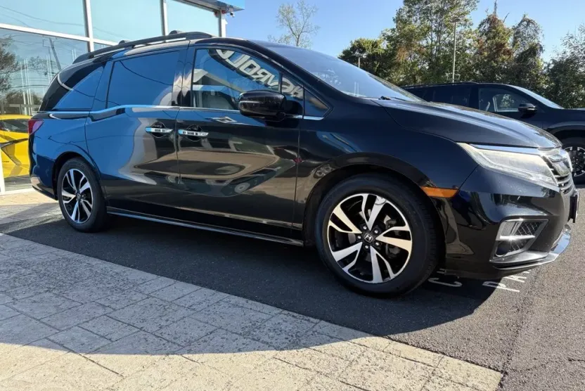 2018 Honda Odyssey Elite photo 1