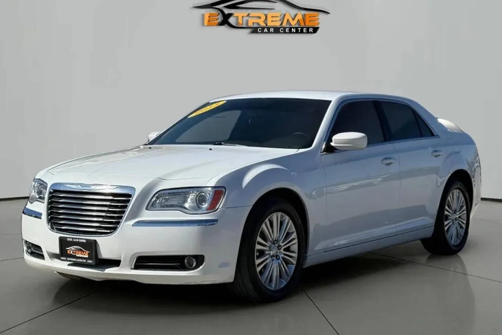 2013 Chrysler 300 Base photo 1