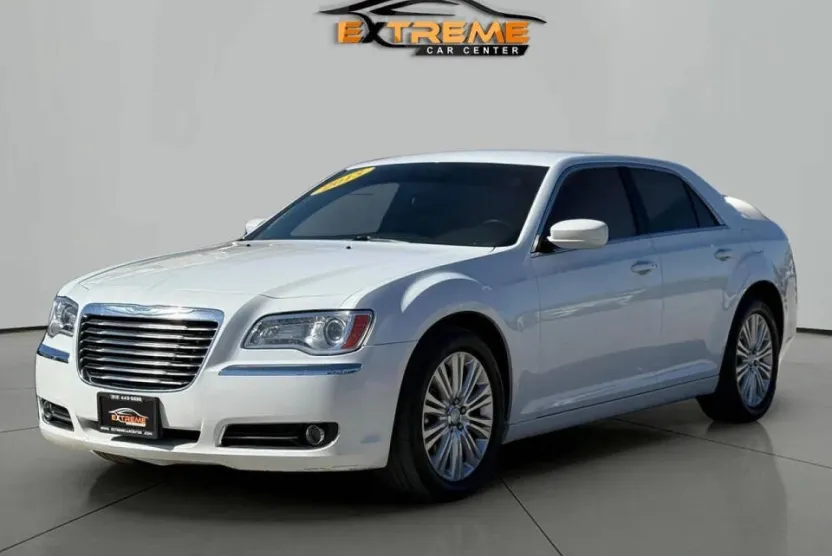 2013 Chrysler 300 Base photo 1
