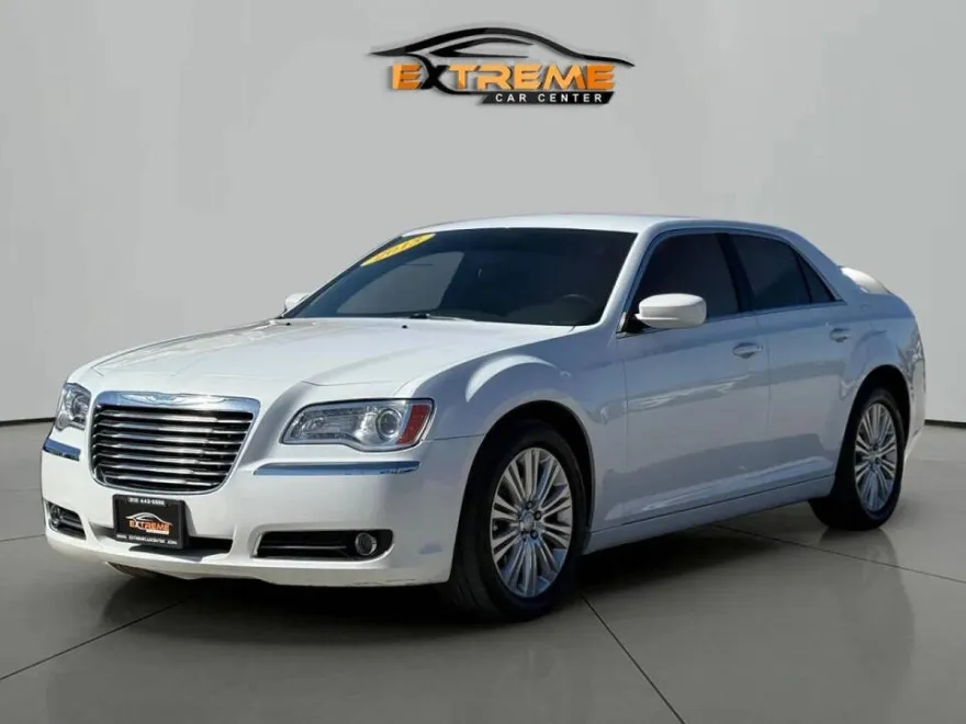 2013 Chrysler 300 Base photo 1