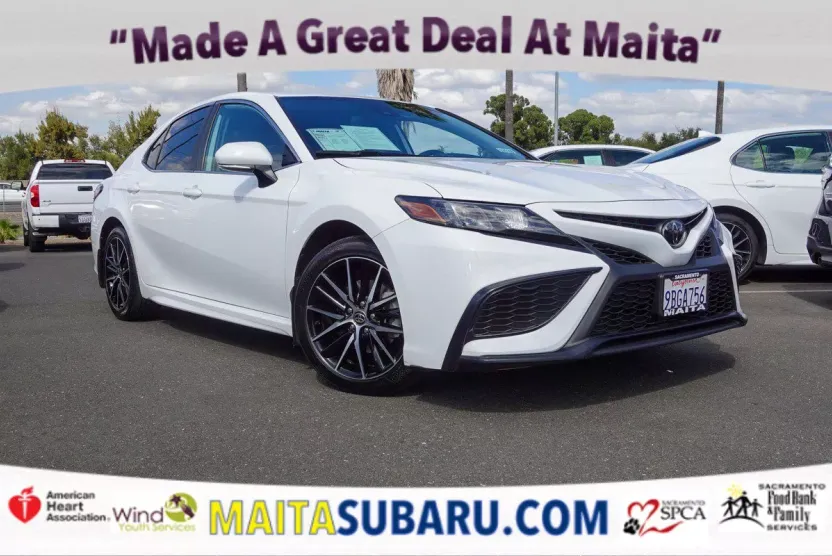 2022 Toyota Camry SE photo 1