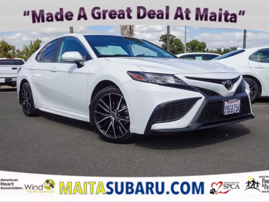 2022 Toyota Camry SE photo 1