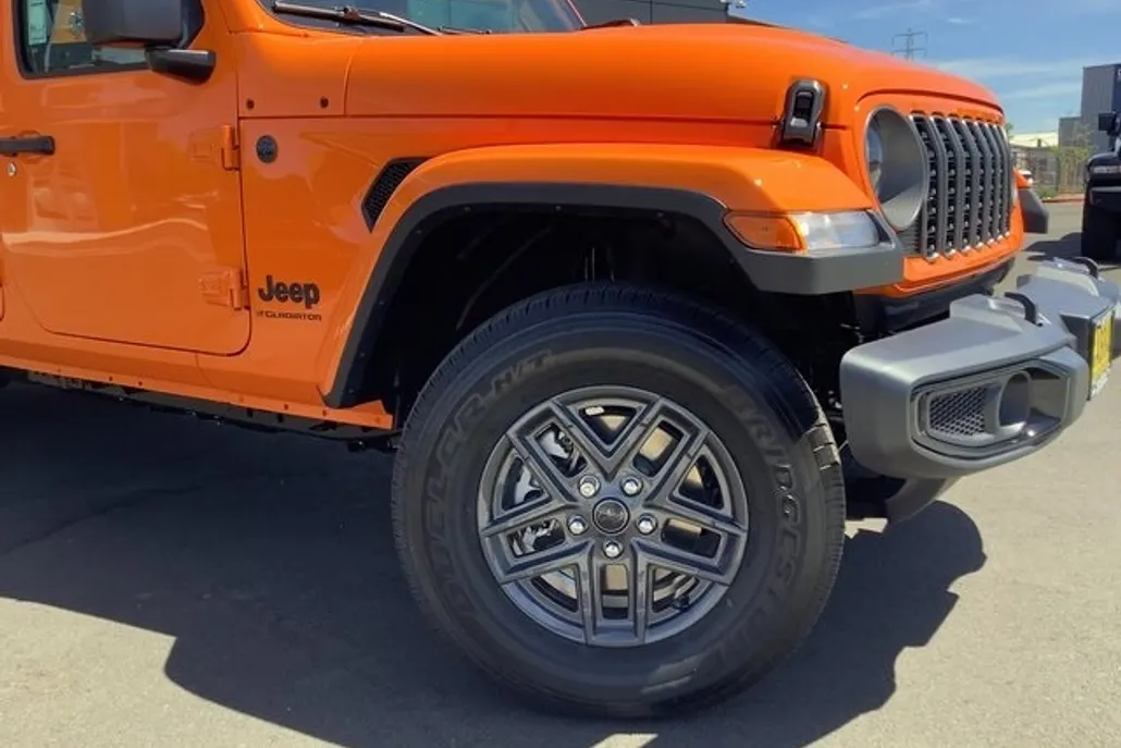2025 Jeep Gladiator Sport S photo 1