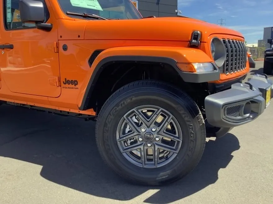 2025 Jeep Gladiator Sport S photo 1