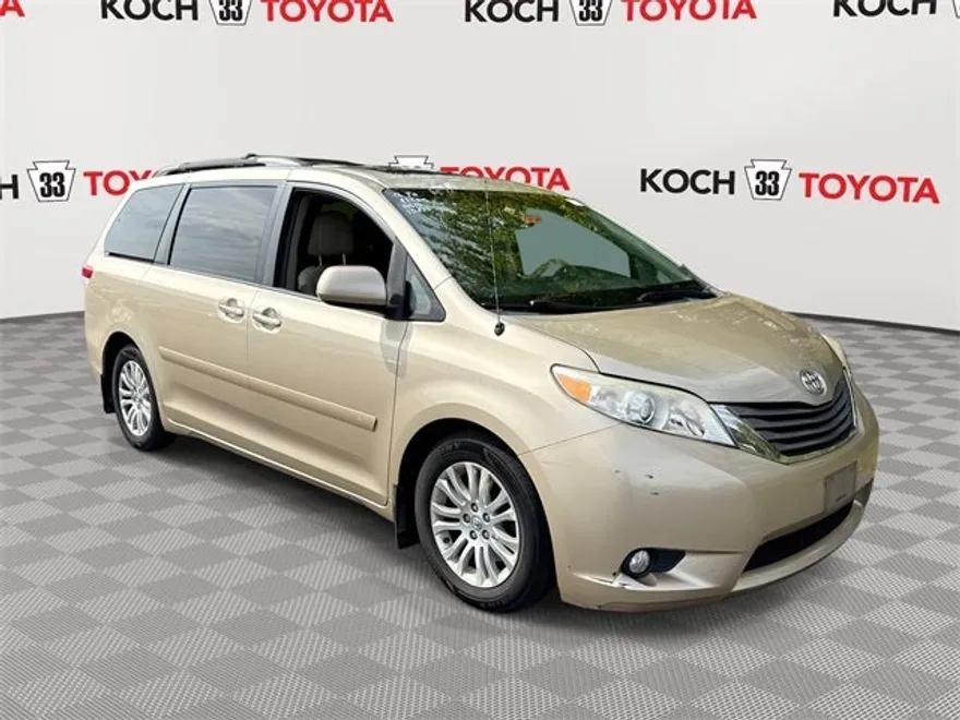 2013 Toyota Sienna XLE photo 1