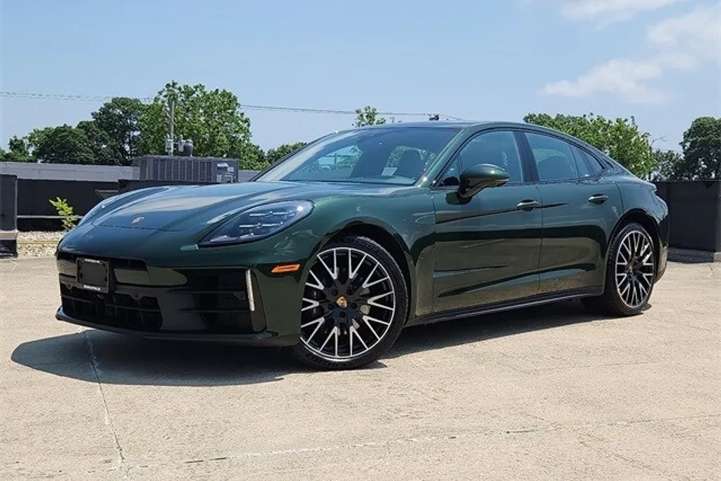 2025 Porsche Panamera photo 1