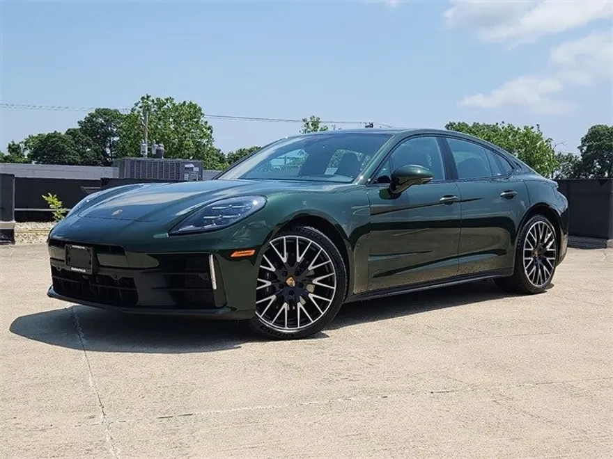 2025 Porsche Panamera photo 1