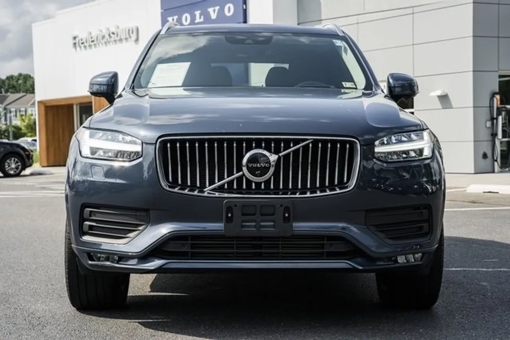 2022 Volvo XC90 T6 photo 1