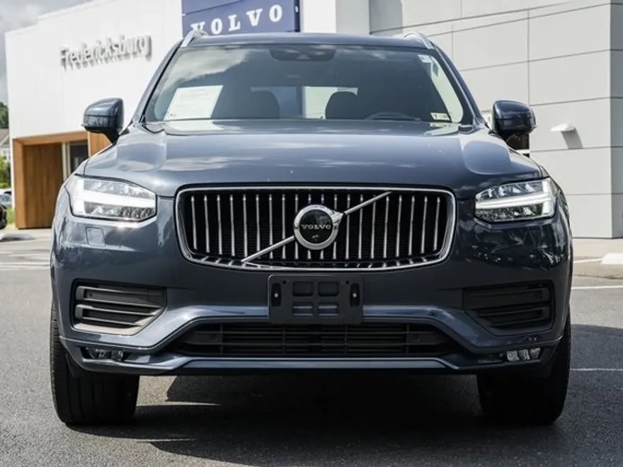 2022 Volvo XC90 T6 photo 1
