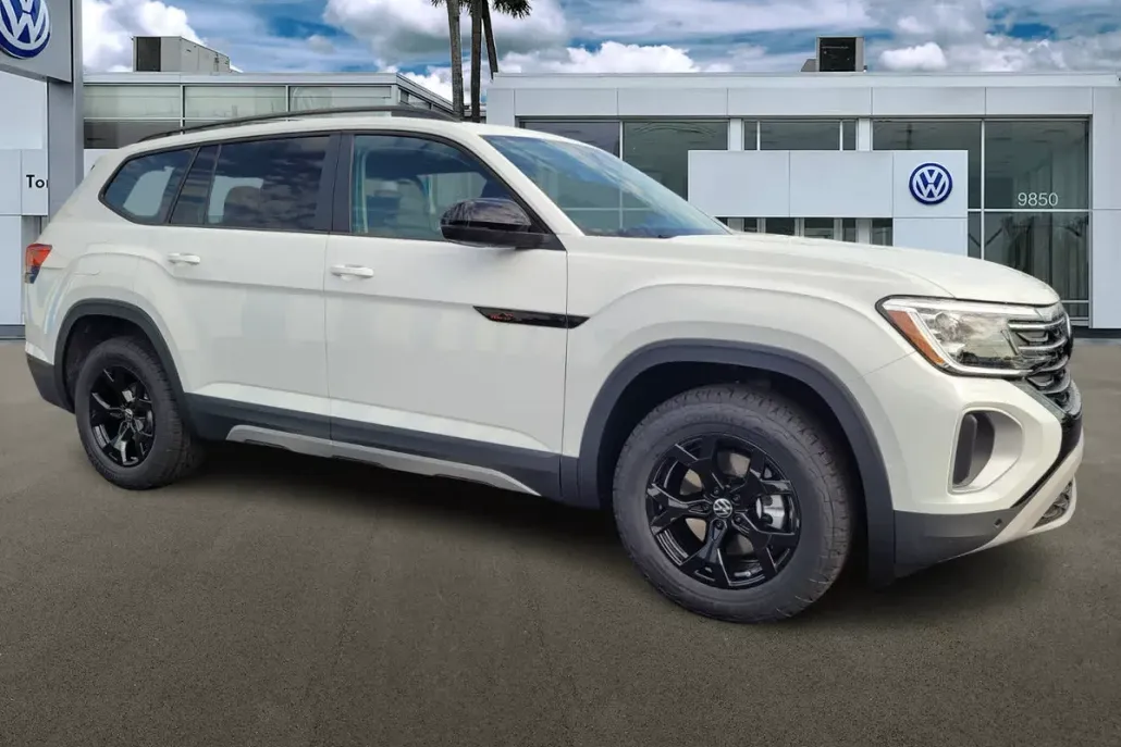 2025 Volkswagen Atlas SE Technology Peak Edition photo 1