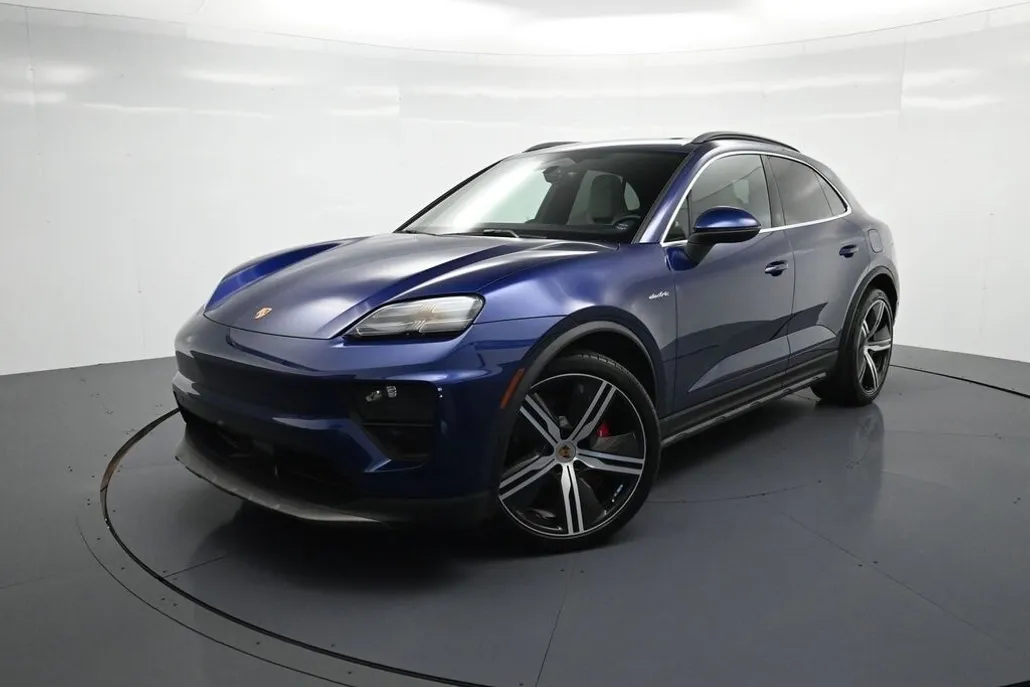 2025 Porsche Macan Electric photo 1
