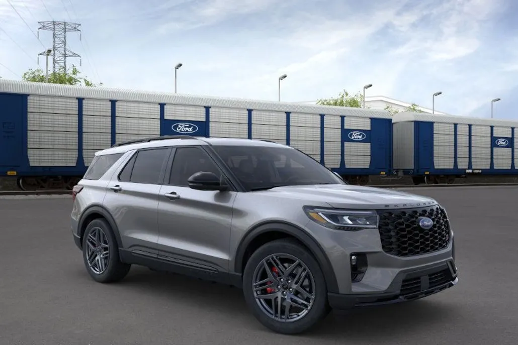 2025 Ford Explorer ST photo 1