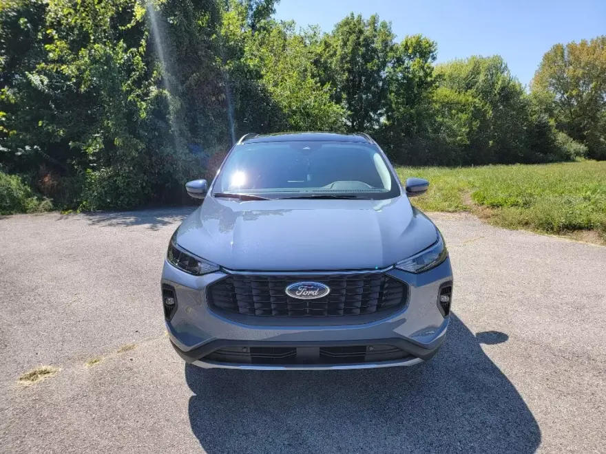 2025 Ford Escape photo 1