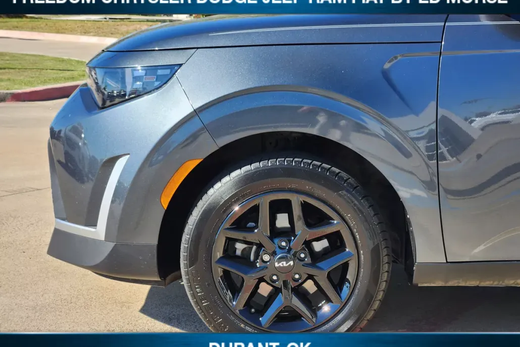 2023 Kia Soul S photo 1