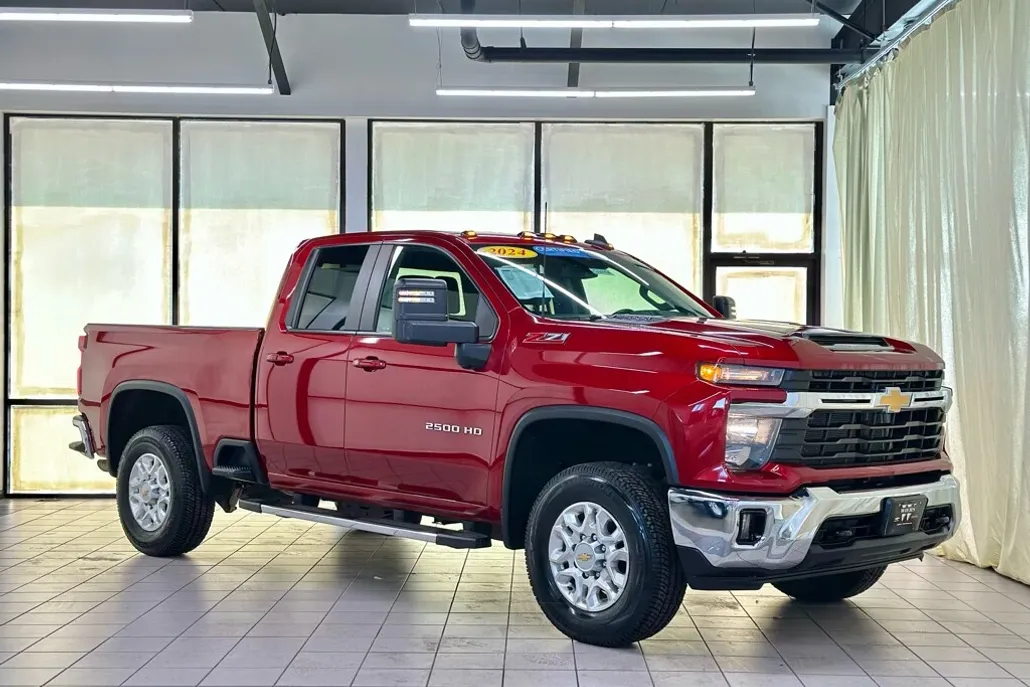 2024 Chevrolet Silverado LT photo 1