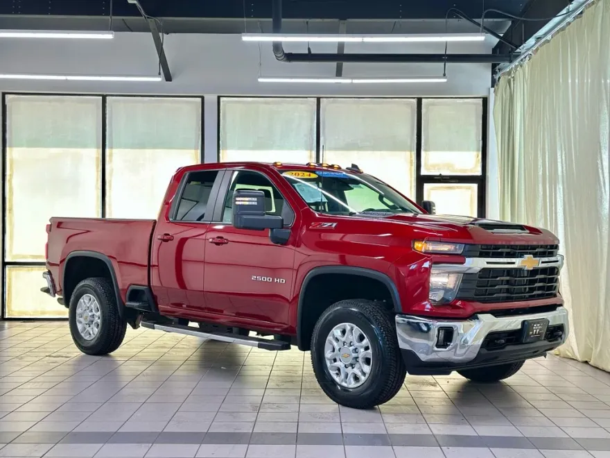 2024 Chevrolet Silverado LT photo 1