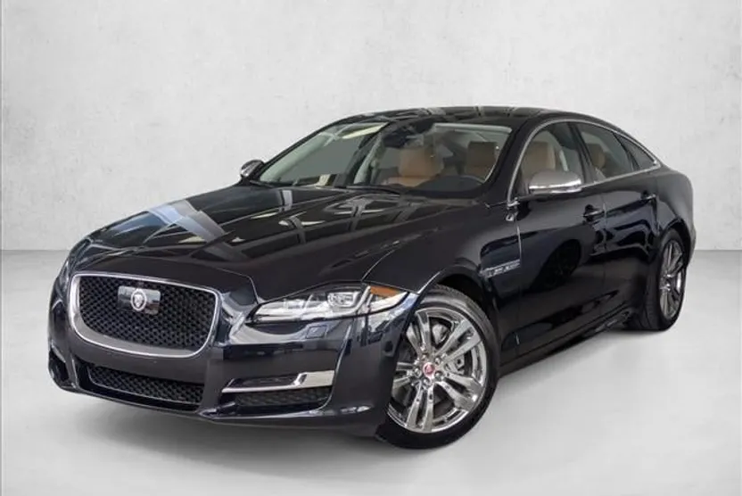 2019 Jaguar XJ R-Sport photo 1