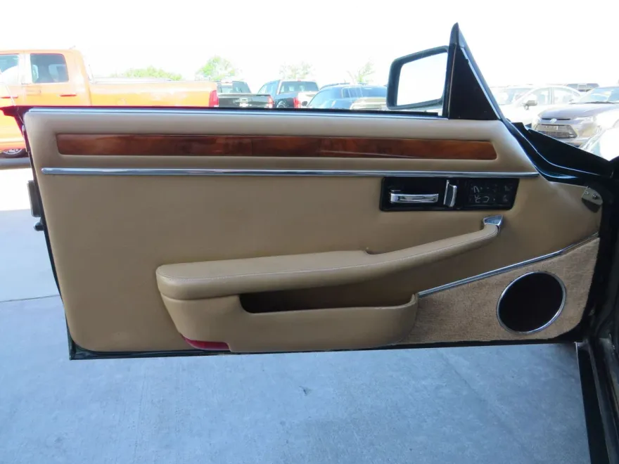 1994 Jaguar XJS photo 35