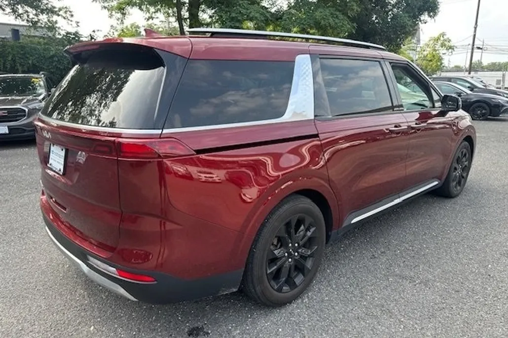 2022 Kia Carnival SX photo 1