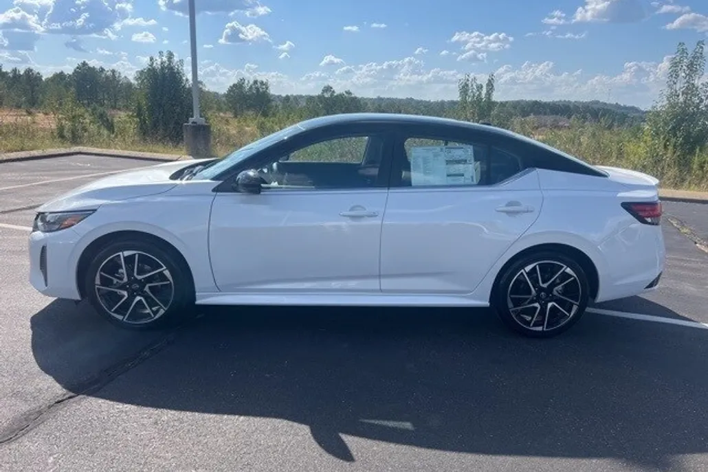2025 Nissan Sentra SR photo 1