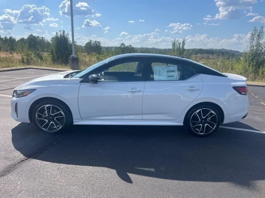 2025 Nissan Sentra SR photo 1