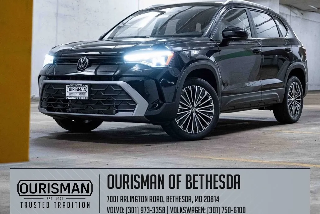 2025 Volkswagen Taos SE photo 1