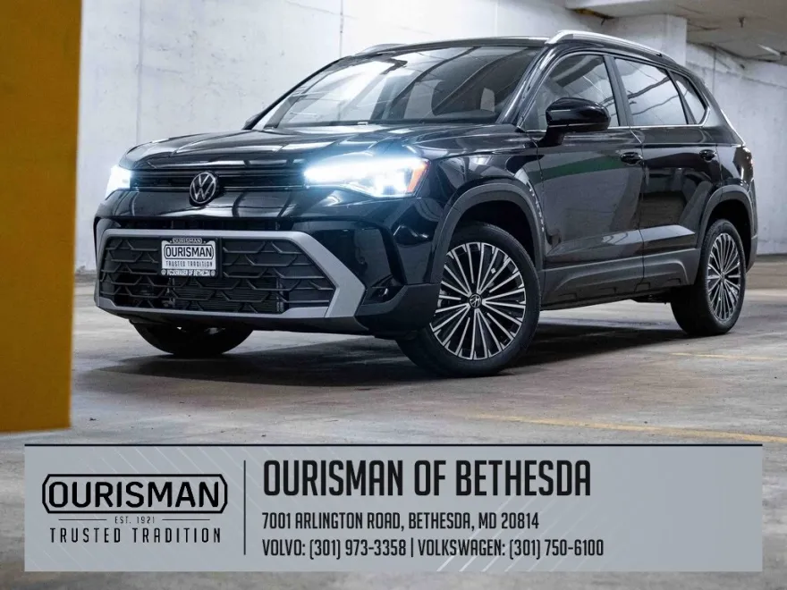 2025 Volkswagen Taos SE photo 1