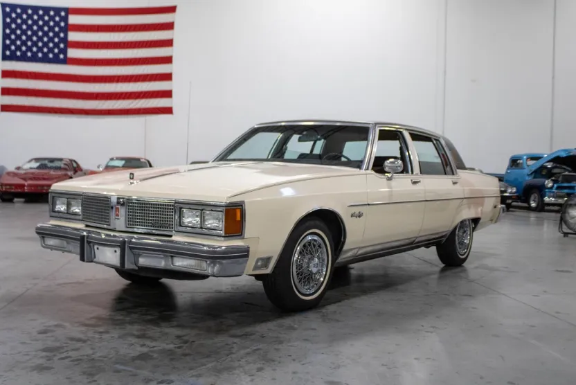 1984 Oldsmobile Ninety Eight (98) Regency photo 1