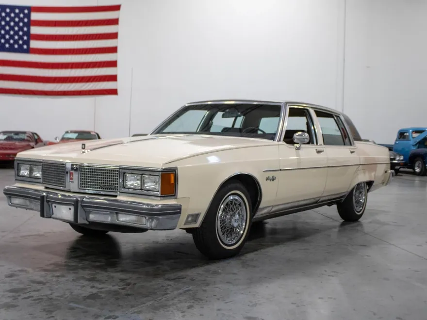 1984 Oldsmobile Ninety Eight (98) Regency photo 1