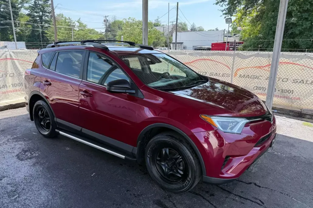2018 Toyota RAV4 LE Sport photo 1