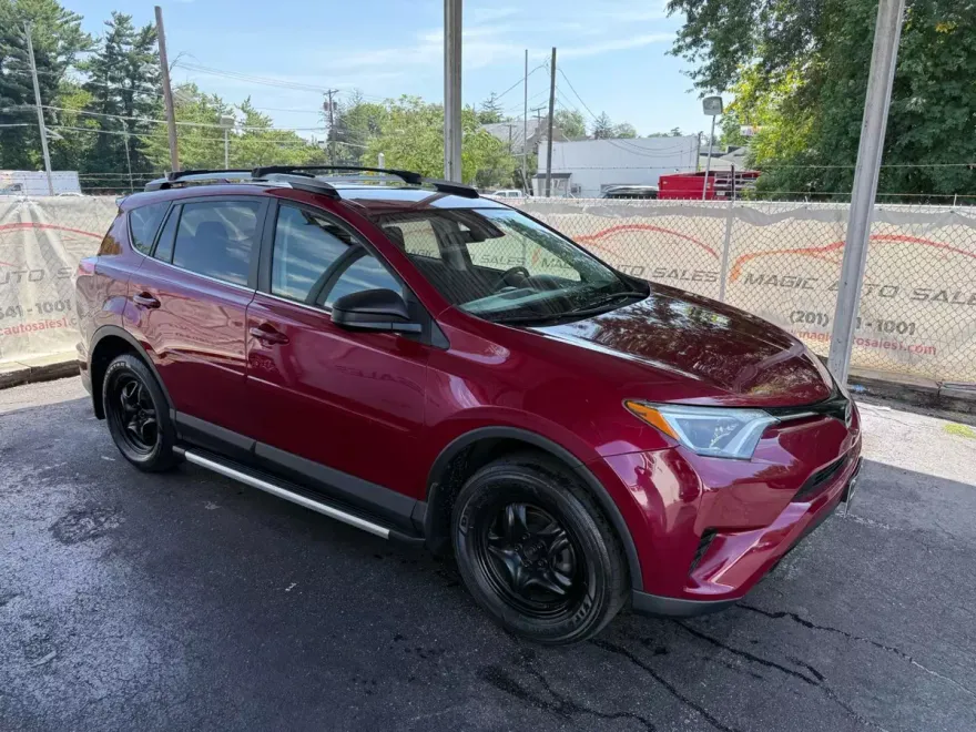 2018 Toyota RAV4 LE Sport photo 1