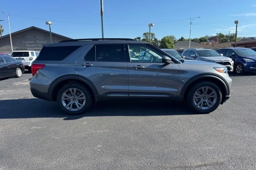 2021 Ford Explorer XLT photo 1