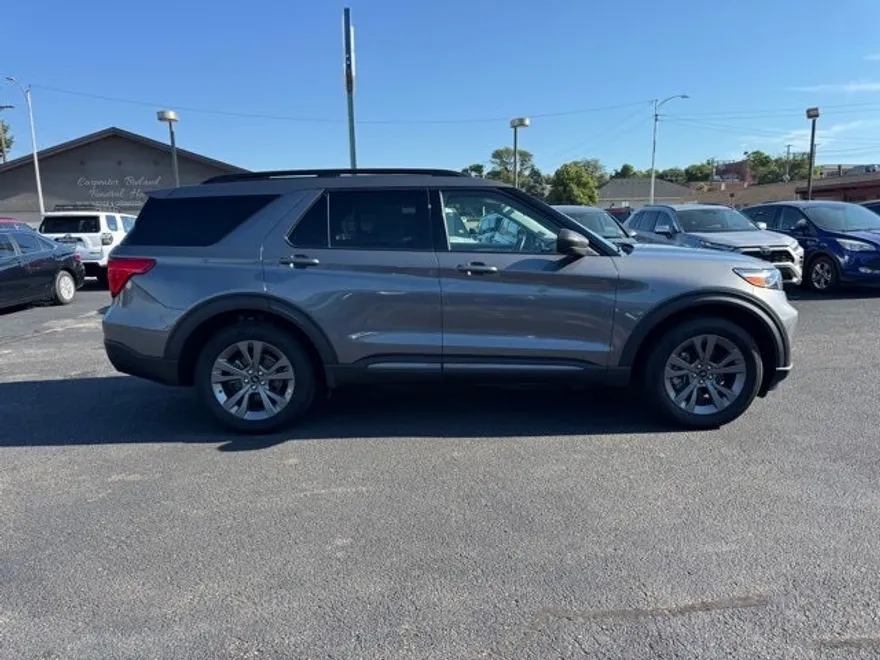 2021 Ford Explorer XLT photo 1