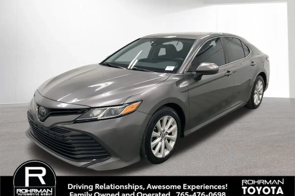 2019 Toyota Camry LE photo 1
