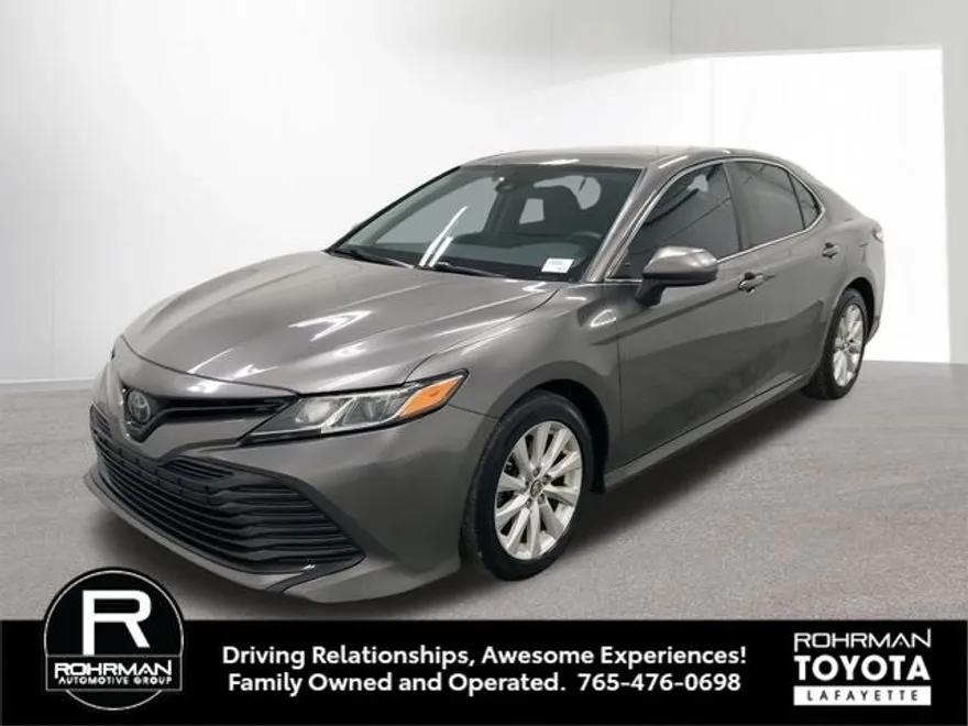 2019 Toyota Camry LE photo 1