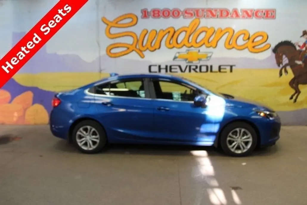 2019 Chevrolet Cruze LT photo 1