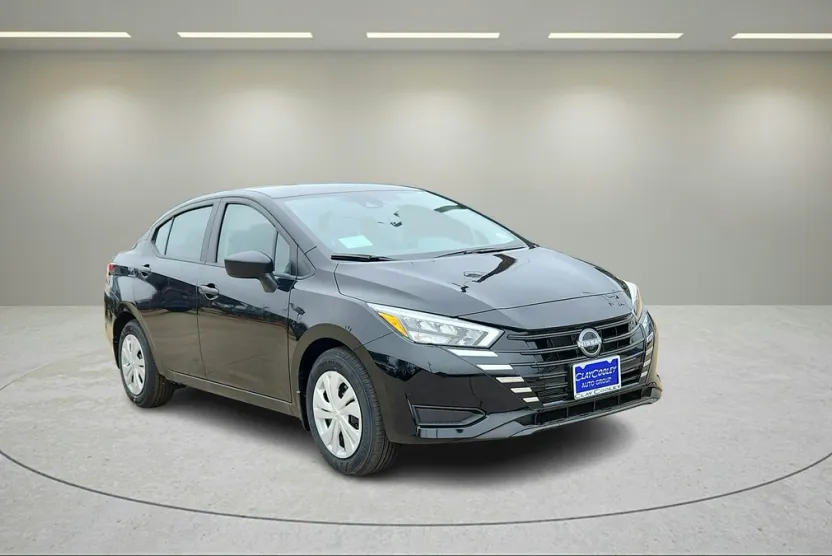 2025 Nissan Versa 1.6 S photo 1