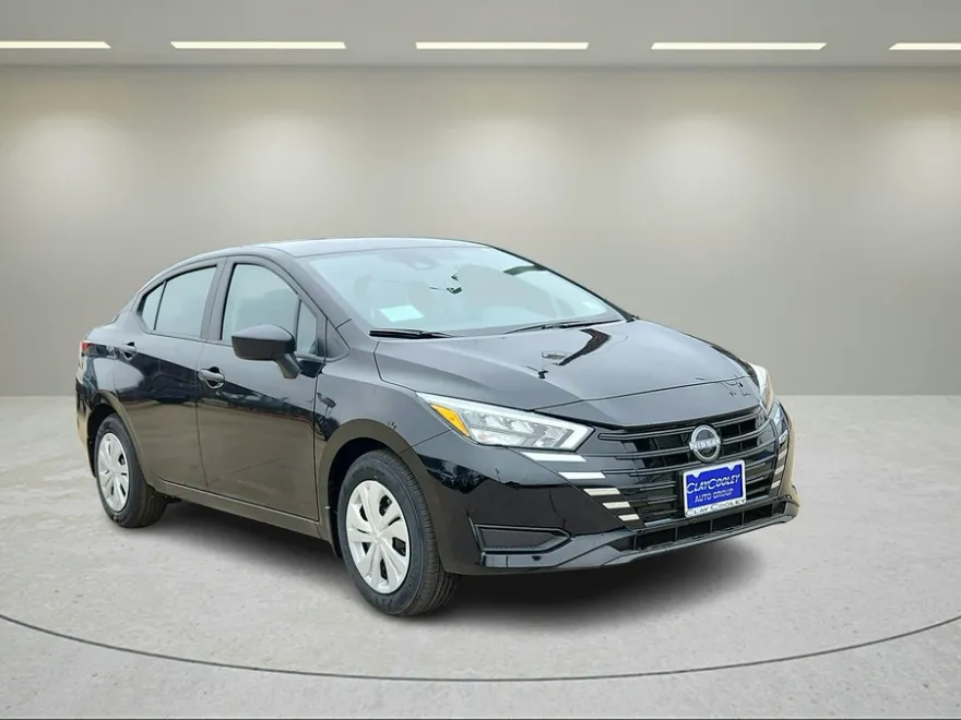 2025 Nissan Versa 1.6 S photo 1