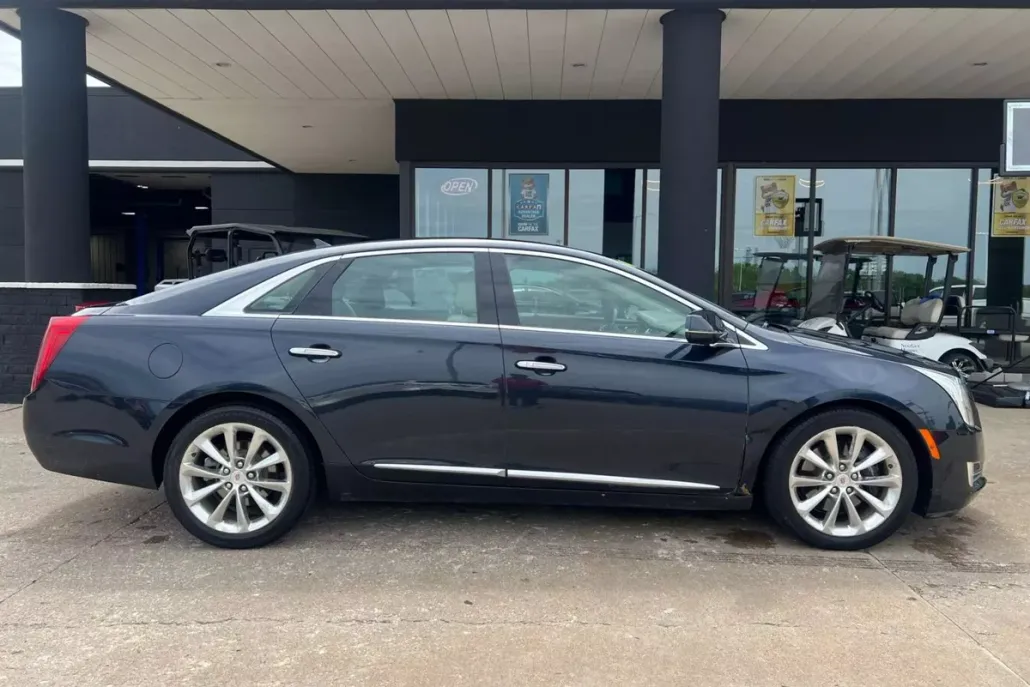 2013 Cadillac XTS Luxury photo 1