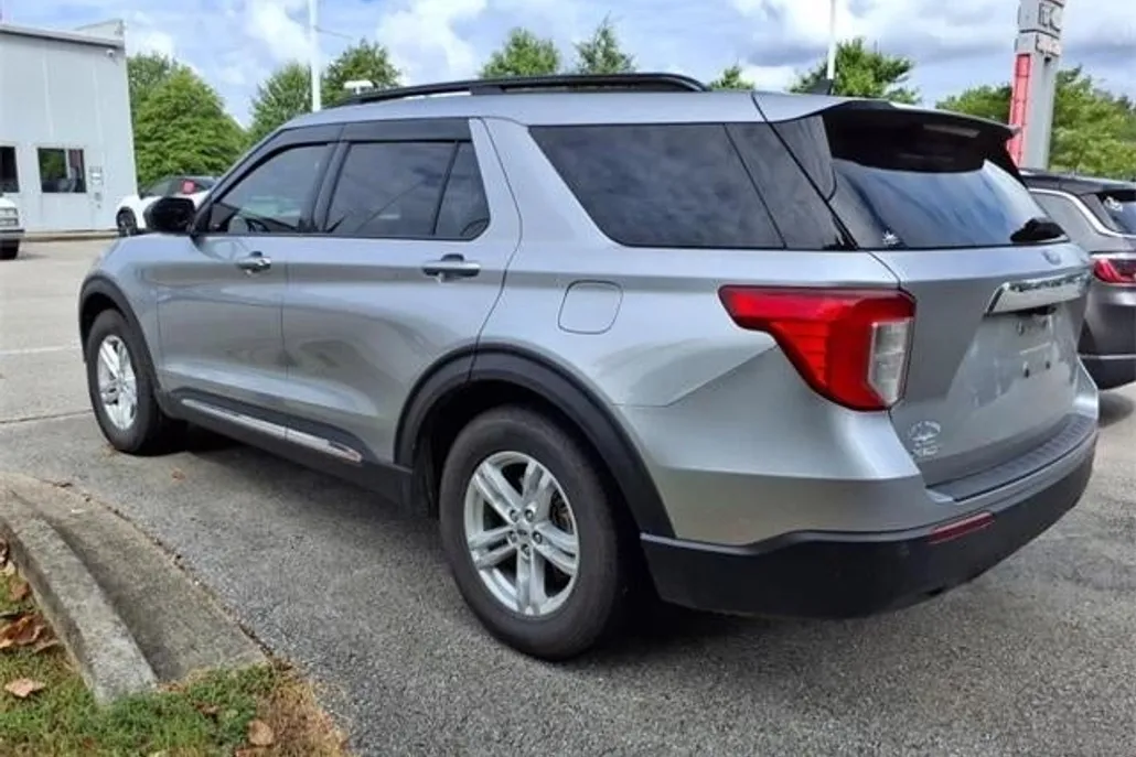 2021 Ford Explorer XLT photo 1