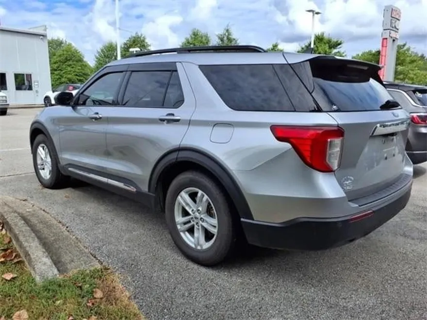 2021 Ford Explorer XLT photo 1