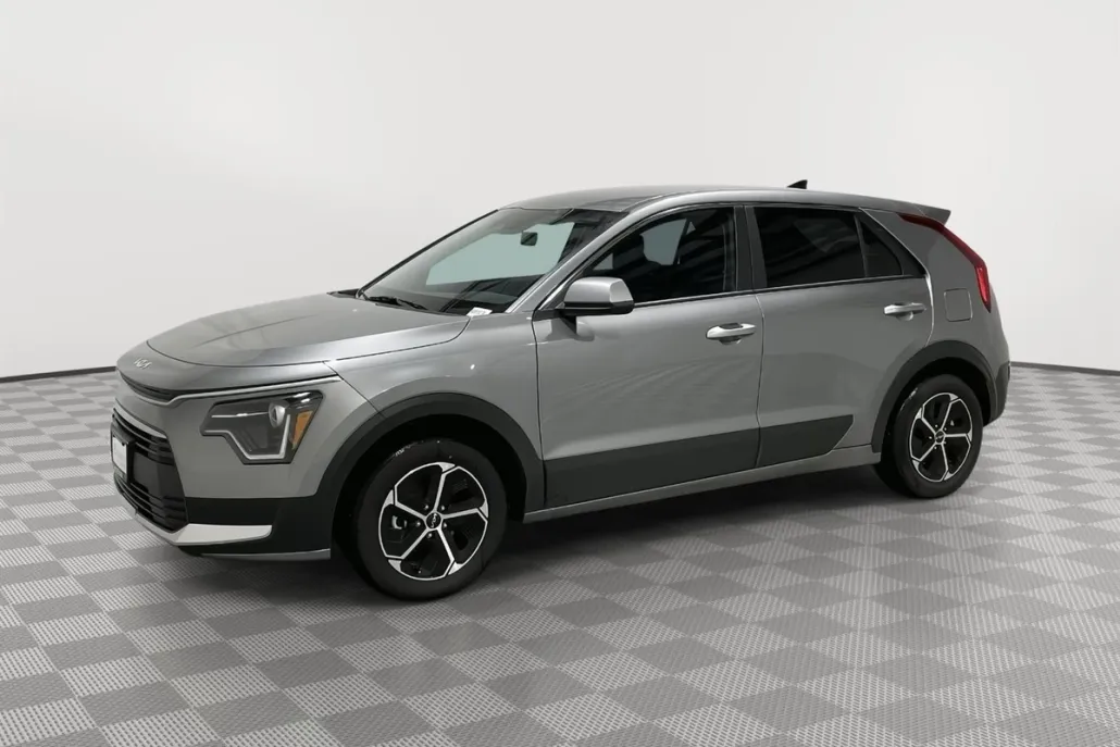 2025 Kia Niro LX photo 1