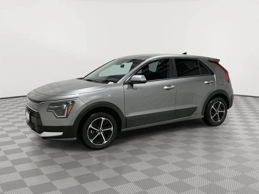 2025 Kia Niro LX photo 1