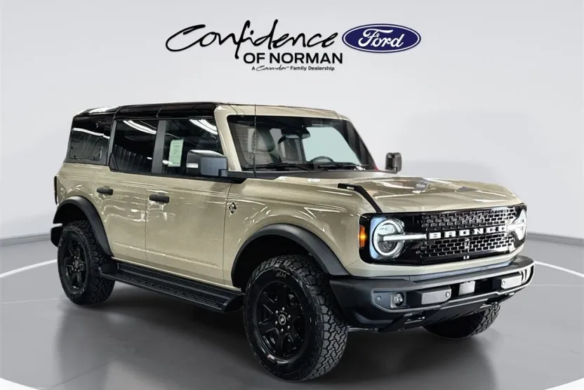 2025 Ford Bronco Outer Banks photo 1